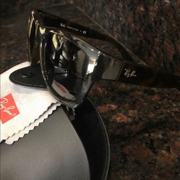 RAY-BAN SUNGLASSES 4194 710/85 POLARIZED AUTHENTIC KID SIZE